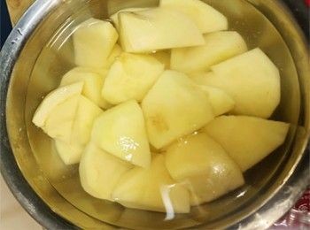 step3: 薯仔滾刀切小件