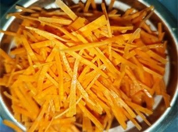 step4: 甘筍切幼絲