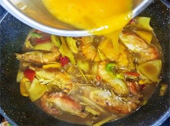 step12: 加入蛋液收緊咖哩汁即可