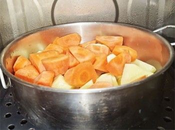 step4: 甘筍、薯仔蒸20分鐘