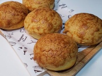 step1: 材料全部混合（牛油除外）
靜置30分鐘
麵團成團後 加入牛油
第一次發酵 約1小時