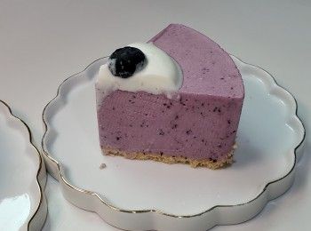 step2: 藍莓醬製作：
藍莓搗爛加入檸檬汁，糖，一起煮成泥狀，放涼備用