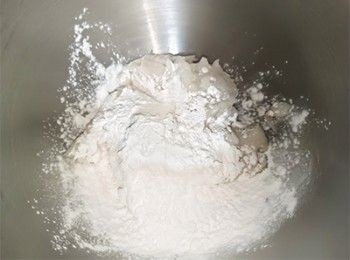 step8: 移入廚師機加入木薯粉拌勻