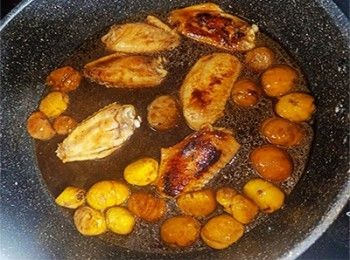 step7: 加入清水，燜10分鐘