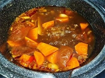 step11: 回鍋中加入紅蘿蔔煮焾