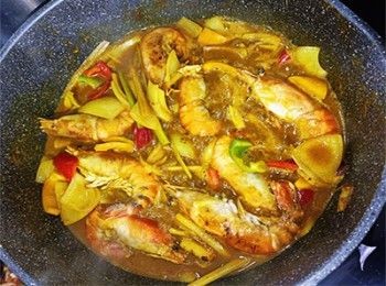 step10: 加入大頭蝦及甜椒