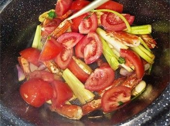 step7: 加入蕃茄炒香