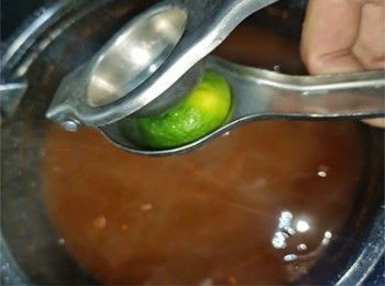 step11: 榨入青檸汁及魚露