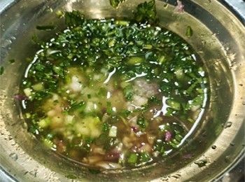 step10: 所入<span class="group_3">醮料</span>拌勻倒入滾油