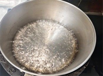 step2: <span class="group_1">蝦餃皮</span> 清水煲滾