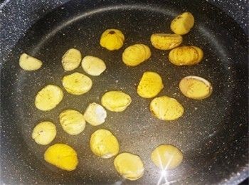 step1: 清水加入栗子烚15分鐘