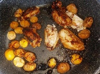 step6: 加入栗子及<span class="group_2">調味料</span>