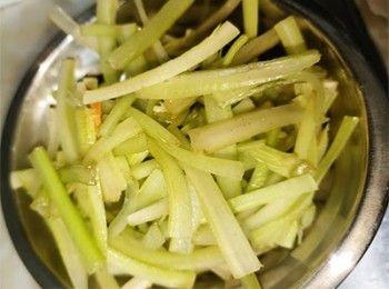 step5: 芹菜切絲