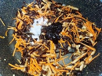 step9: 加入<span class="group_2">調味料</span>抄拌均勻