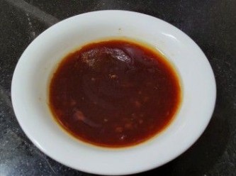 step8: 醬汁 - 將泰式雞醬 , 甜醋 , 1 茶匙糖 , 麻油攪拌至糖完全溶化