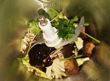 step3: 所有<span class="group_2">醃料</span>放入碎肉機內