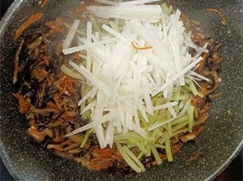 step11: 加入沙葛、芹菜