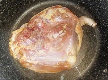 step5: 起油鑊，雞皮向下
