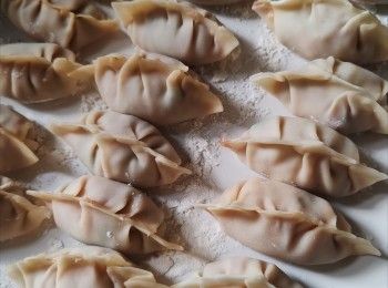 step6: 包好后可先用保鮮膜包起來放雪櫃雪一會定型