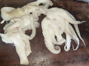 step1: 墨魚鬚洗淨抹乾水份