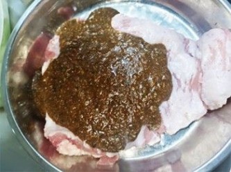 step5: 均勻塗抹在豬頸肉上