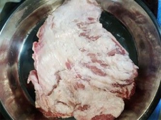 step1: 豬頸肉洗淨抹乾水份