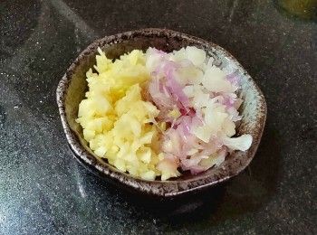 step1: 蒜頭,乾蔥