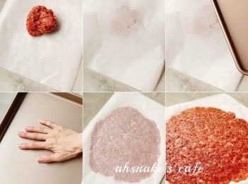 step2: 枱上鋪上牛油紙，放上豬肉，再放上牛油紙。用焗盤輕輕擀平，查看厚度效果，壓至理想厚度