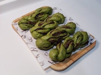 step1: 材全部混合（牛油除外）
靜置30分鐘
麵團成團後 加入牛油
第一次發酵 約1小時