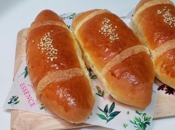step1: 材料全部混合（牛油除外）
靜置30分鐘
麵團成團後 加入牛油
第一次發酵 約1小時