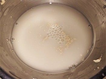 step1: 清水加入酵母內拌勻