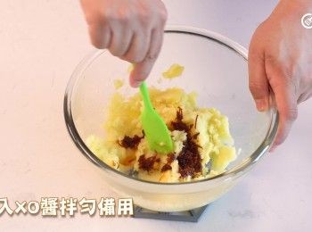 step4: 加入XO醬拌勻備用