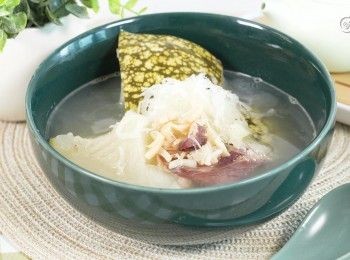 step13: 如果想享用時更加美觀，可以在煲好後將魚翅瓜起肉，再放回碗中，賣相更佳
（由於有金華火腿，有鹹味故不用加鹽調味）