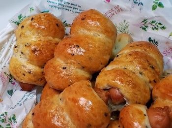 step1: 材料全部混合（牛油除外）
靜置30分鐘
麵團成團後 加入牛油
第一次發酵 約1小時