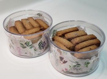 step1: 牛油打鬆加入糖粉拌勻
加入蛋黃拌勻
加入奶茶粉拌勻