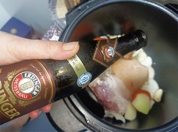 step4: 倒入啤酒，燜40分鐘