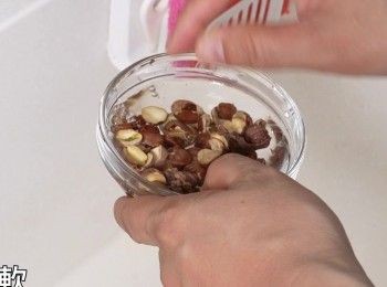 step7: 紅蓮子洗淨浸軟