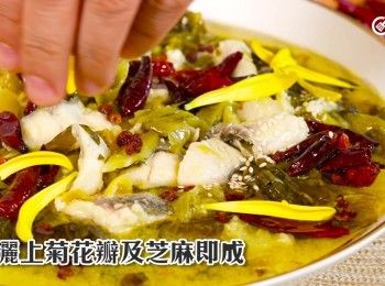 step29: 再灑上芝麻及菊花瓣即成
Sprinkle with sesame seeds and chrysanthemum petals to finish.