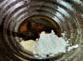 step4: 醃汁- 1/2 茶匙糖 , 胡椒粉 , 雞粉 , 黃酒 , 老抽 , 麻油 , 生粉