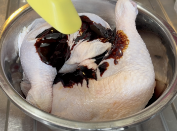 step2: 洗乾淨，抹乾，醃15分鐘