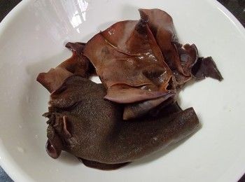 step5: 黑木耳
黑木耳清水浸泡至軟身