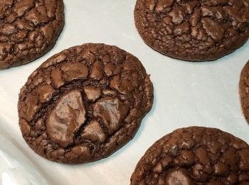 step1: 牛油，朱古力一起坐溶