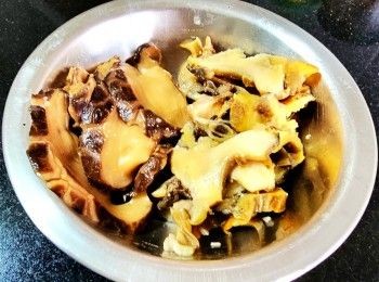 step9: 冬菇,螺頭切片
(已煲過湯)