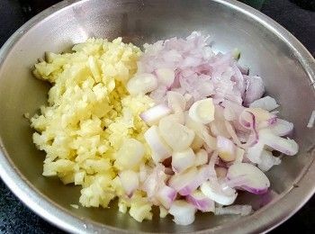 step1: 蒜頭，乾蔥