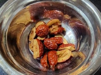 step3: 紅棗
紅棗浸軟後去核
