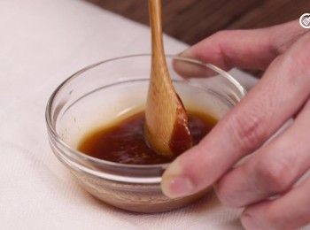 step13: [甜醬做法]再加入海鮮醬，攪拌均勻便可