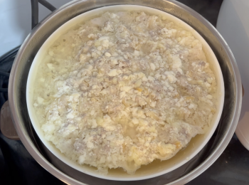 step3: 水滾，放上肉碎蒸豆腐，中火蒸20分鐘