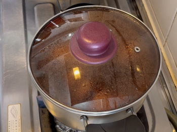 step4: 加水，小火煮滾後，煮15分鐘後關火浸