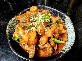 step15: 滾至收汁放入蔥段稍為兜炒上碟 , 面放少許蔥花 , 完成 .