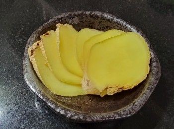 step2: 薑片